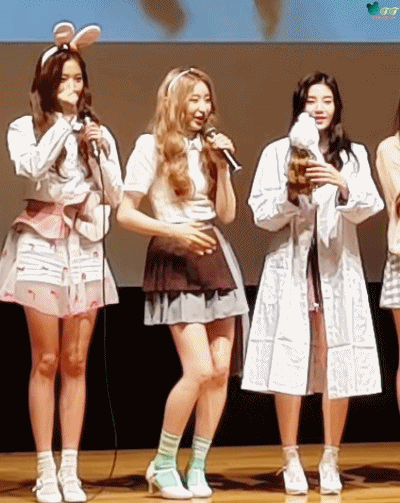 아이즈원) 엄마와 아빠가 신나서 춤추는 걸 보고 해탈해버린 막내 딸 | 인스티즈