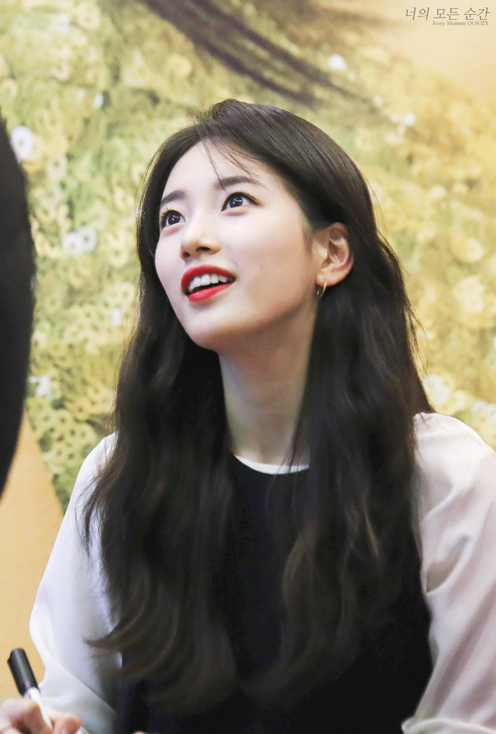 여자도 설렐 것 같은 팬싸에서의 배다정 배스윗 수지.jpgif | 인스티즈