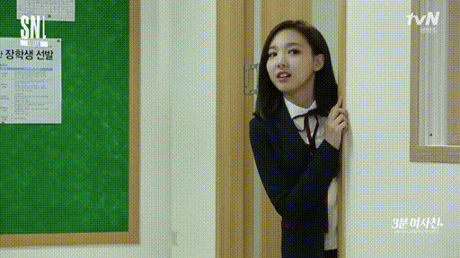 다 빌려가는 옆반 친구 나연이.jpgif | 인스티즈