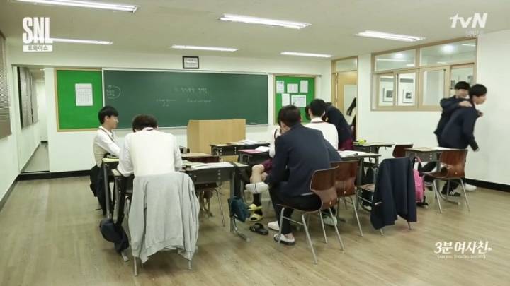 다 빌려가는 옆반 친구 나연이.jpgif | 인스티즈