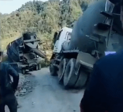 살고있는 히어로.GIF | 인스티즈