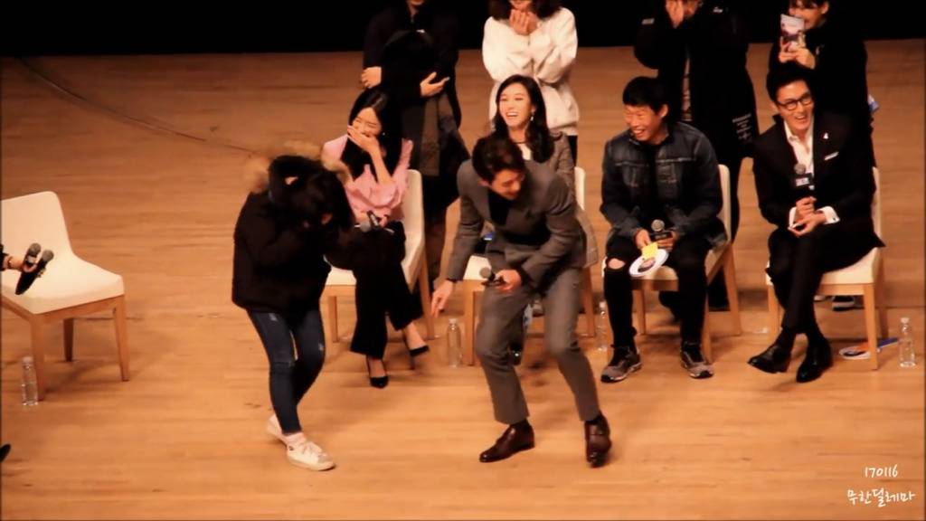 유해진 표정때문이라도 꼭 봐야하는 공조 쇼케이스 현빈 팬의 소원성취.jpg | 인스티즈