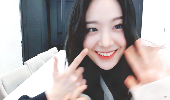 프로미스나인) 아침부터 어이없었지만 규리 생일이니까 기분좋게 장규리 | 인스티즈