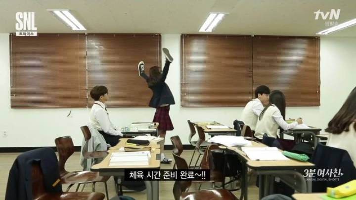 다 빌려가는 옆반 친구 나연이.jpgif | 인스티즈