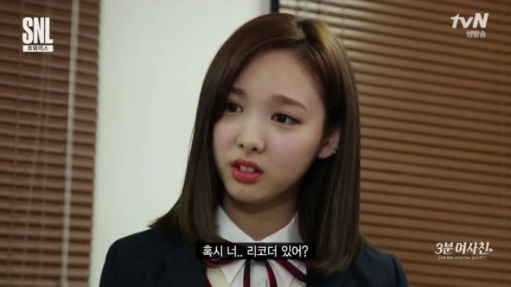 다 빌려가는 옆반 친구 나연이.jpgif | 인스티즈