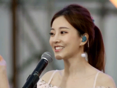 100억 번다는 중국BJ 콘서트에 참석한 실물.gif | 인스티즈