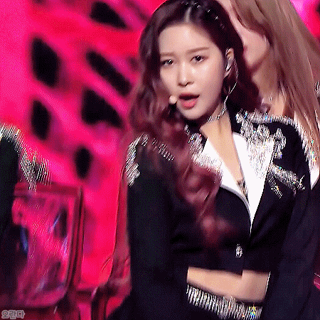 181228 가요대축제 우주소녀 부탁해.gif | 인스티즈