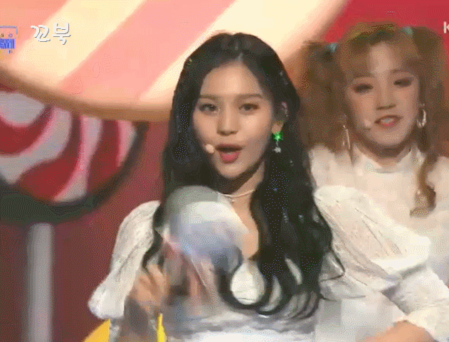 KBS 가요대축제 KISSING YOU 여자친구 엄지.gif | 인스티즈