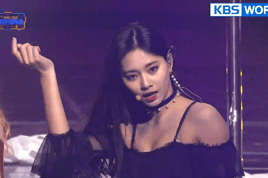 오늘 제대로 레전드 찍은 트와이스 쯔위 원샷 ㄷㄷ.gif | 인스티즈