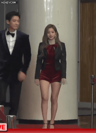 레드카펫 걷는 트와이스 다현.GIF | 인스티즈