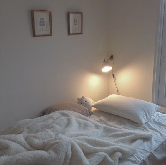 침실의 분위기 있는 조명 | 인스티즈