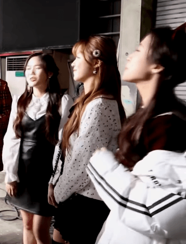 오마이걸 매의눈.gif | 인스티즈