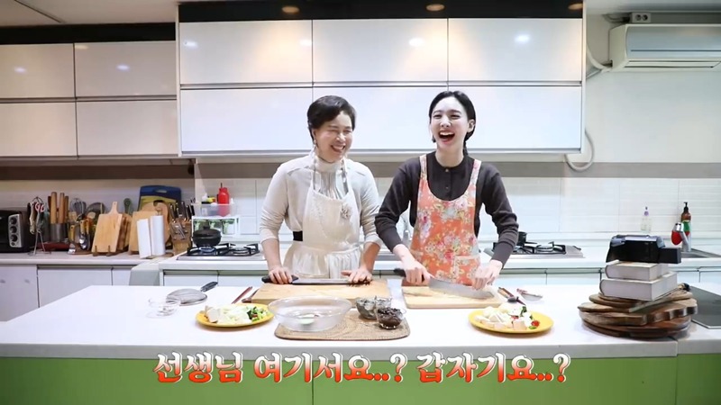 요리 배우다가 선생님한테 호되게 당하는 트와이스 나연.JPG | 인스티즈