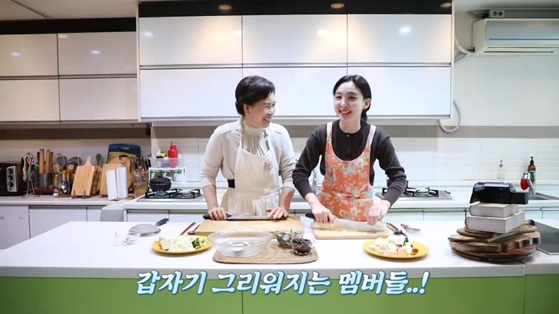 요리 배우다가 선생님한테 호되게 당하는 트와이스 나연.JPG | 인스티즈