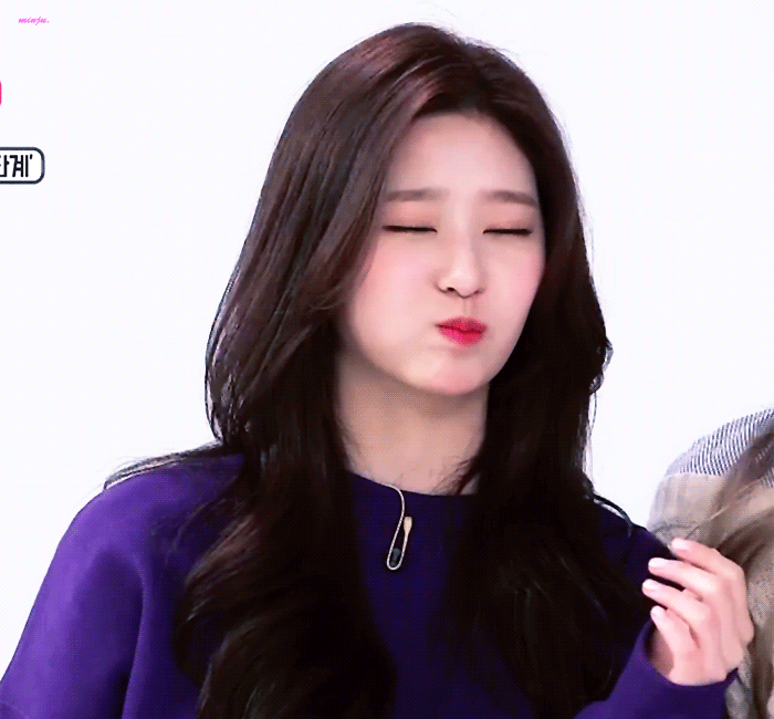 윙크하는 아이즈원 민주 움짤 | 인스티즈