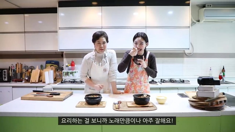 요리 배우다가 선생님한테 호되게 당하는 트와이스 나연.JPG | 인스티즈