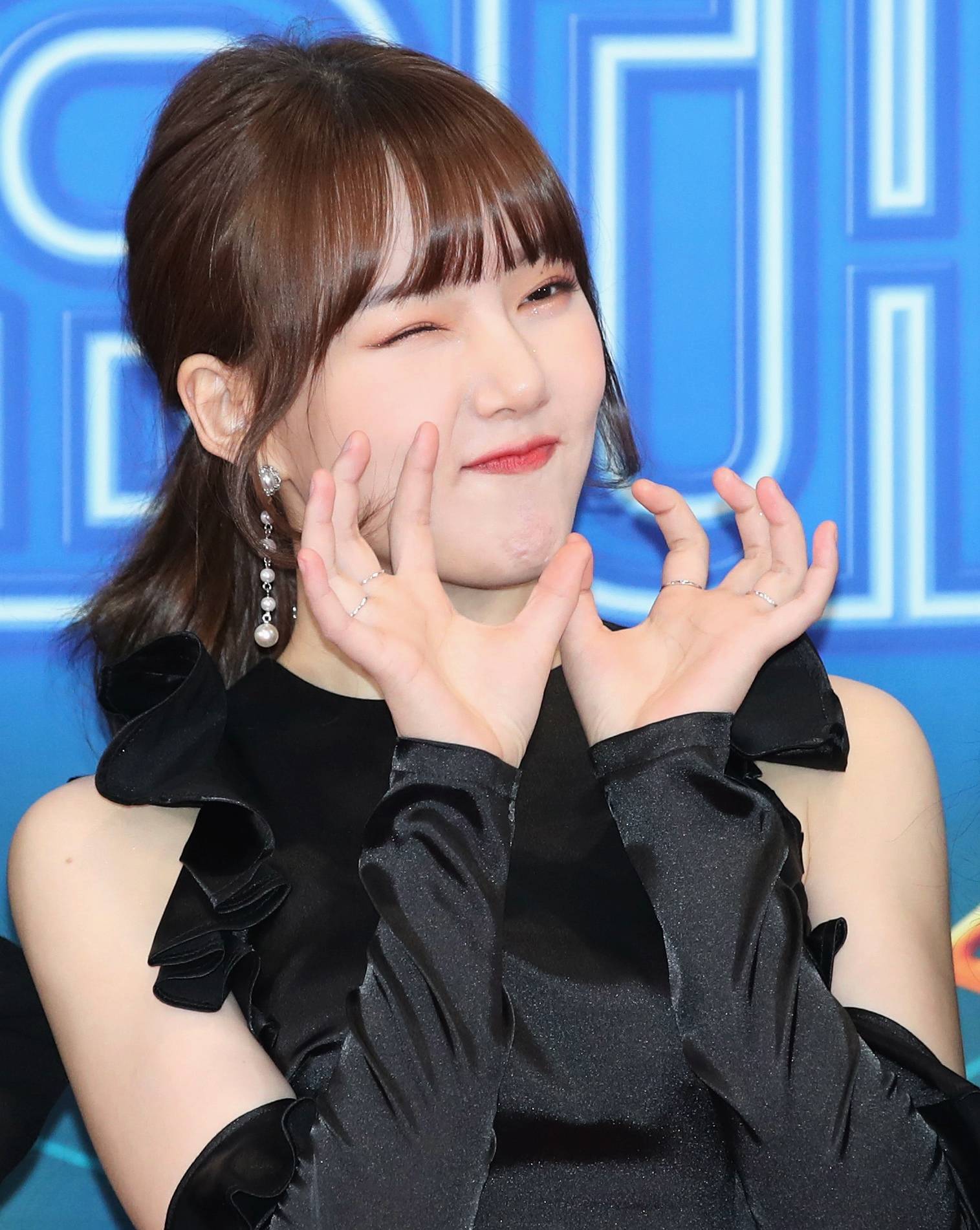 여자친구 가요대축제 래드카펫 고해상도 사진.jpg | 인스티즈