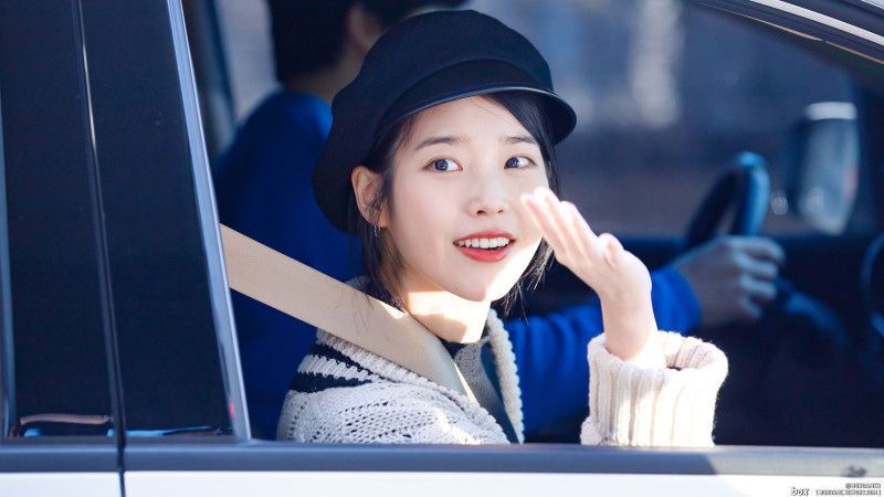 공항 아이유 직찍.jpg | 인스티즈