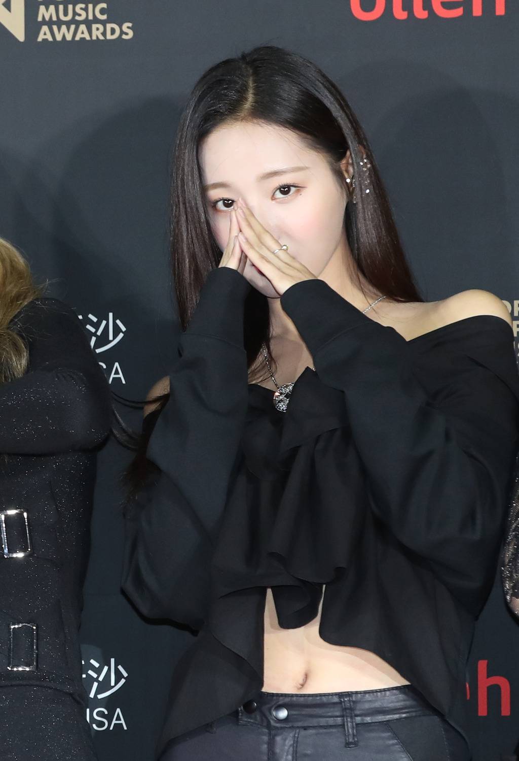 연우 가죽바지 핏 | 인스티즈