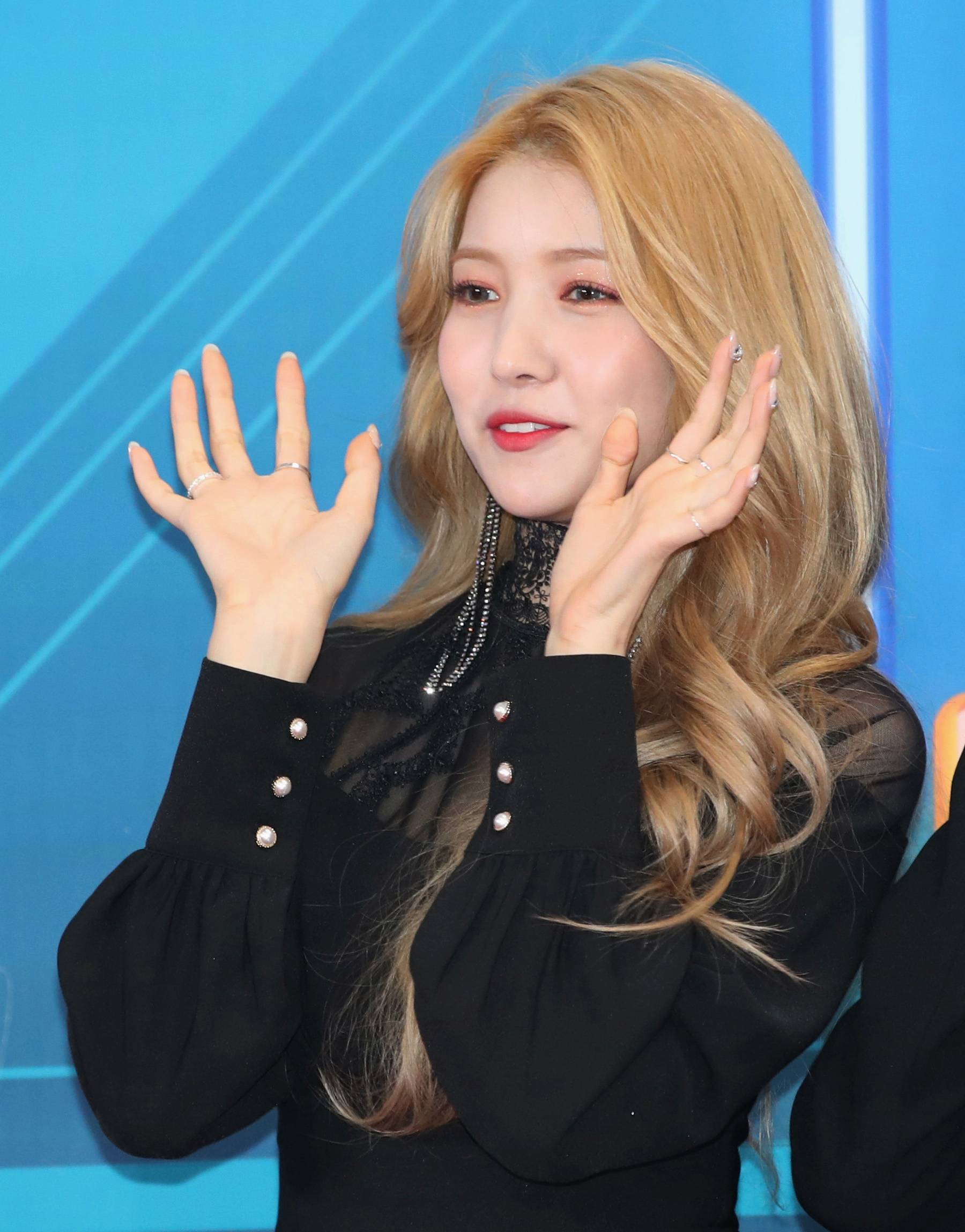 여자친구 가요대축제 래드카펫 고해상도 사진.jpg | 인스티즈