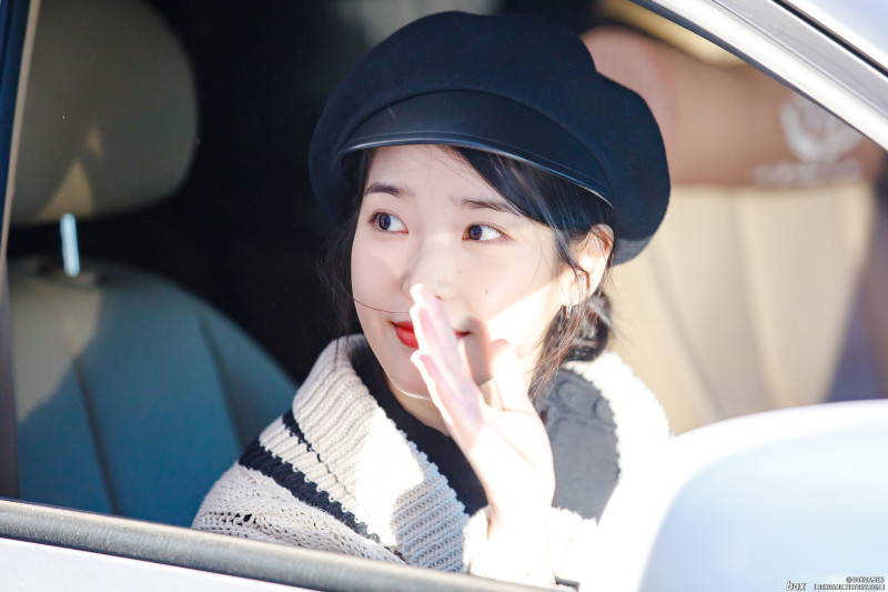 공항 아이유 직찍.jpg | 인스티즈