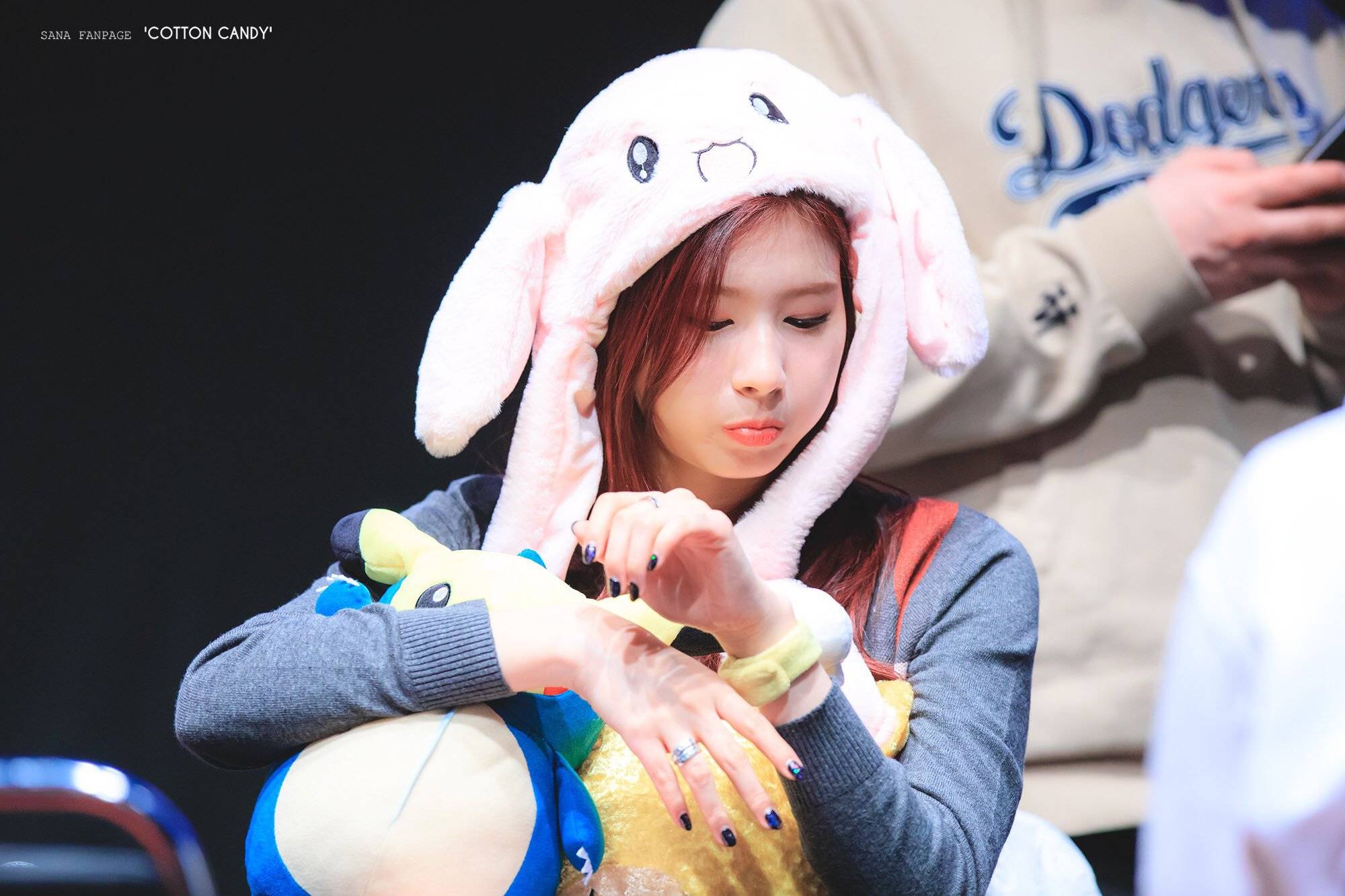 오늘이 생일인 트와이스 사나.jpgif | 인스티즈