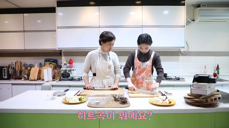 요리 배우다가 선생님한테 호되게 당하는 트와이스 나연.JPG | 인스티즈