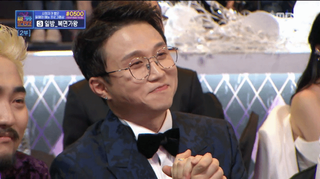 인기상 받는 매니저를 바라보는 연예인들의 표정.jpgif | 인스티즈