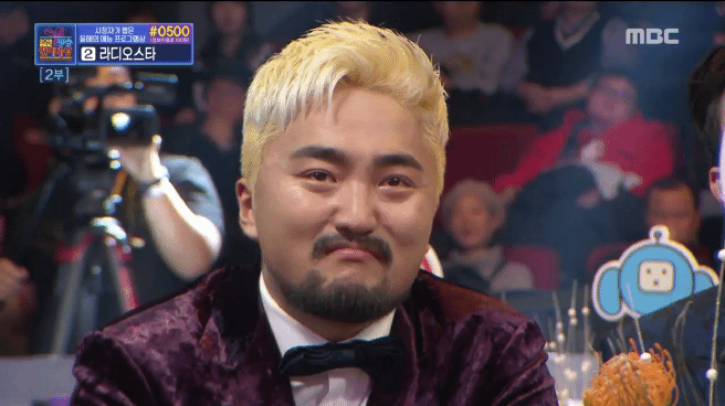 인기상 받는 매니저를 바라보는 연예인들의 표정.jpgif | 인스티즈