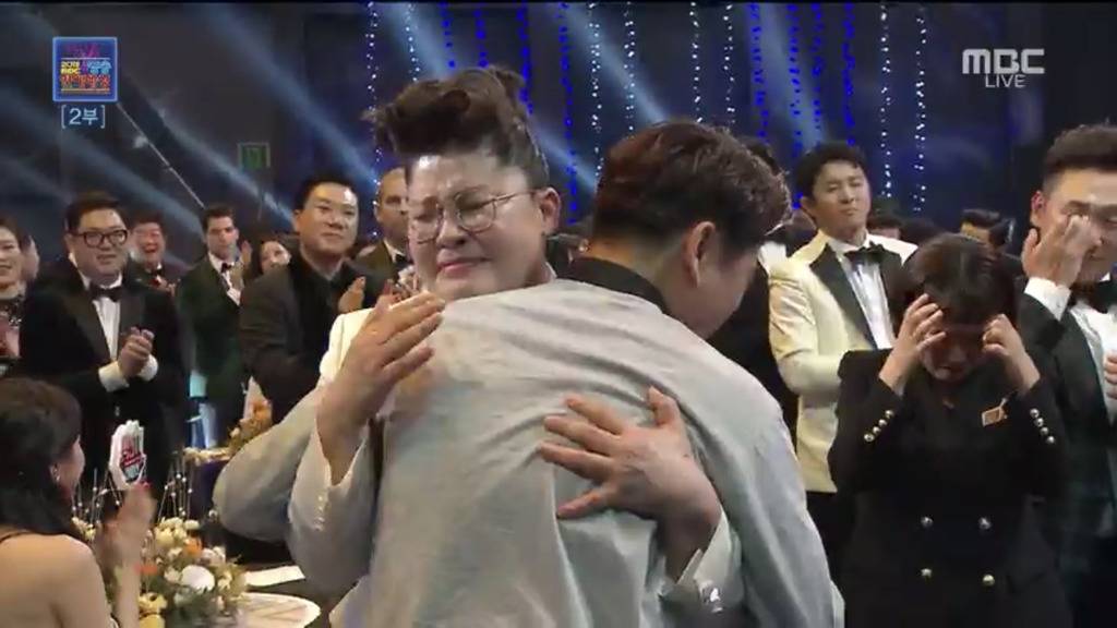 MBC 방송연예대상 이영자 수상에 오열하는 송팀장님 ㅠㅠㅠ | 인스티즈