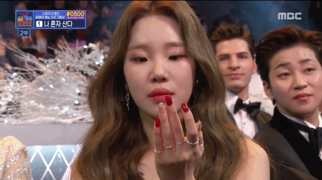 인기상 받는 매니저를 바라보는 연예인들의 표정.jpgif | 인스티즈