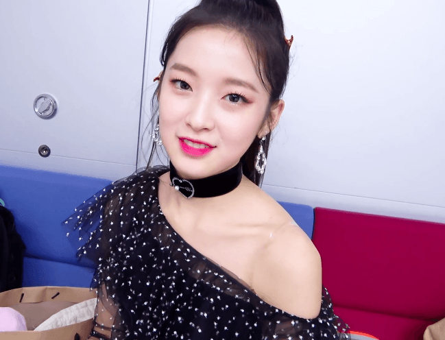 오마이걸 아린 아이컨택.gif | 인스티즈