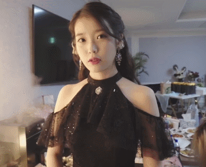 아이유 어깨 모음.jpgif | 인스티즈