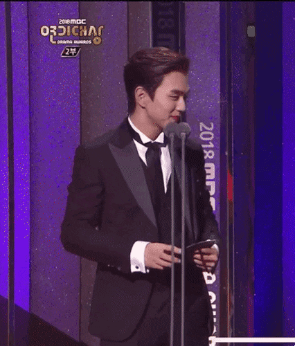 소지섭 최우수상 받을때 유승호 반응.gif | 인스티즈