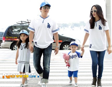 네명 다 똑같이 생긴 가족.jpg | 인스티즈