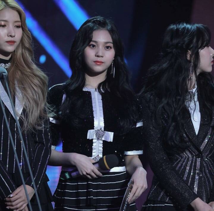 어제자 여자친구 mbc연기대상 시상&amp;축하공연.jpg | 인스티즈