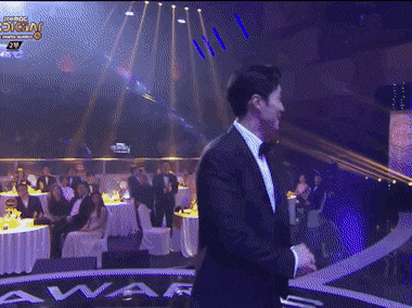 소지섭 최우수상 받을때 유승호 반응.gif | 인스티즈