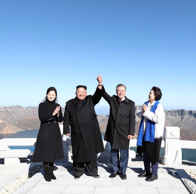 이견이 없을 올 해의 사진 두장 | 인스티즈