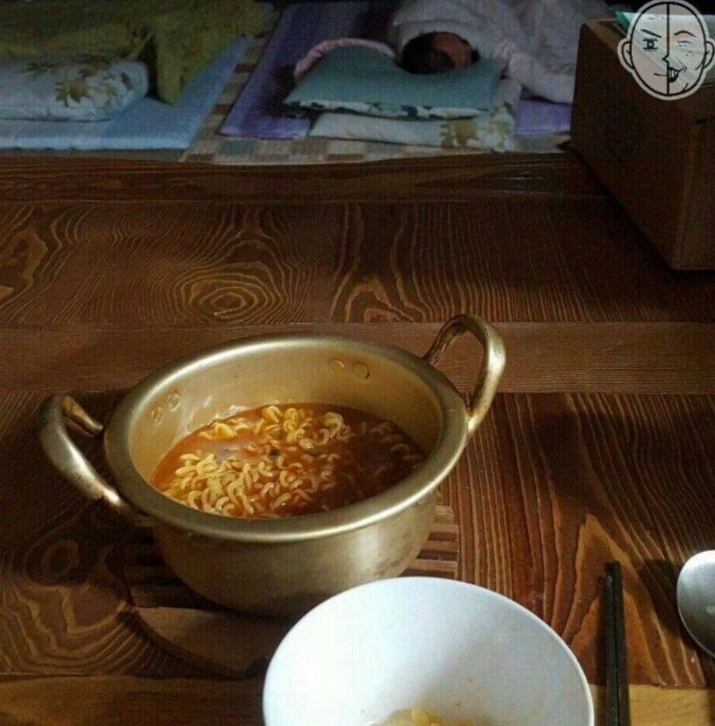 애기 앞에서 라면 먹는 여자ㅋㅋㅋㅋㅋㅋ | 인스티즈