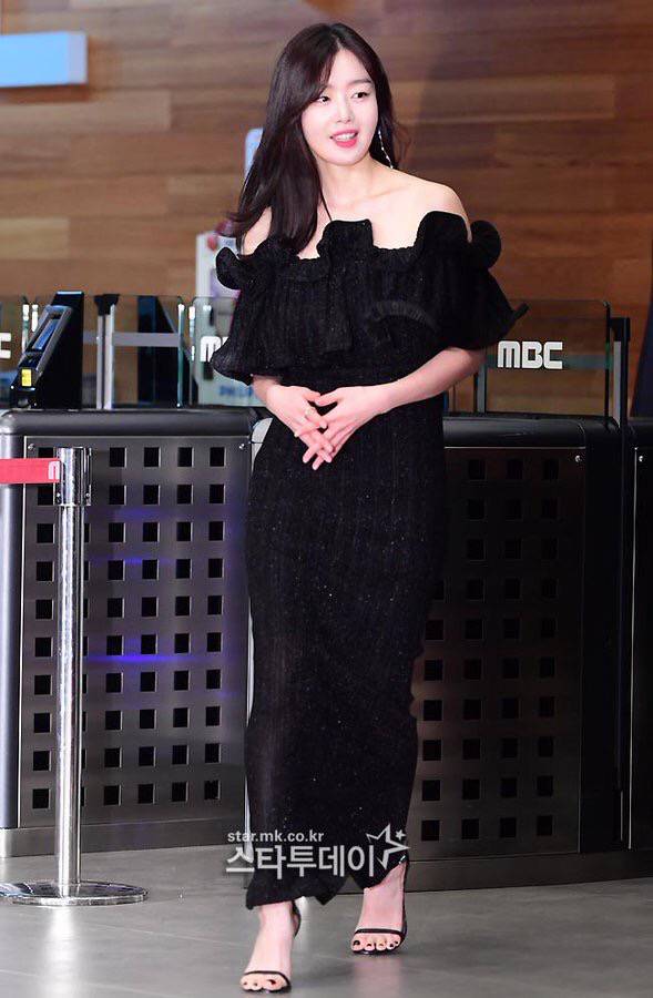 오늘자 블랙드레스 입은 한선화 기사사진.jpg | 인스티즈