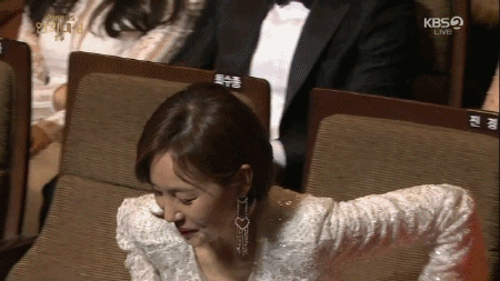 희라씨와 베스트 커플상 시상하면서 깨방정 떠는 최수종.gif | 인스티즈