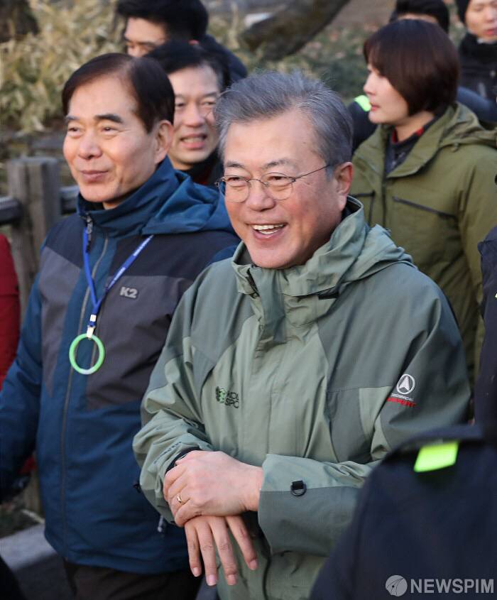 2019.01.01 서울 남산에서 새해맞이한 문재인 대통령.jpg | 인스티즈