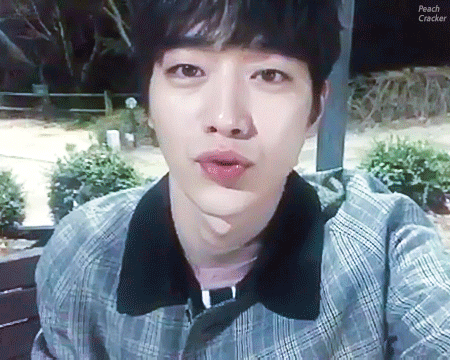 V앱에서 야경보여줬더니 '그냥 네 얼굴만 보여줘'소리들은 서강준.gif (데이터) | 인스티즈