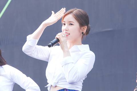 에이핑크 초롱이의 상반된 분위기.jpg | 인스티즈