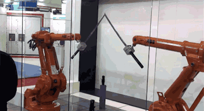 닝겐...쇠붙이좀 휘두른다고 들었습니다만...gif | 인스티즈