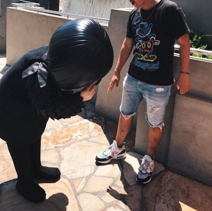 디즈니랜드에서 찢어진 바지 입으면 안되는 이유 | 인스티즈