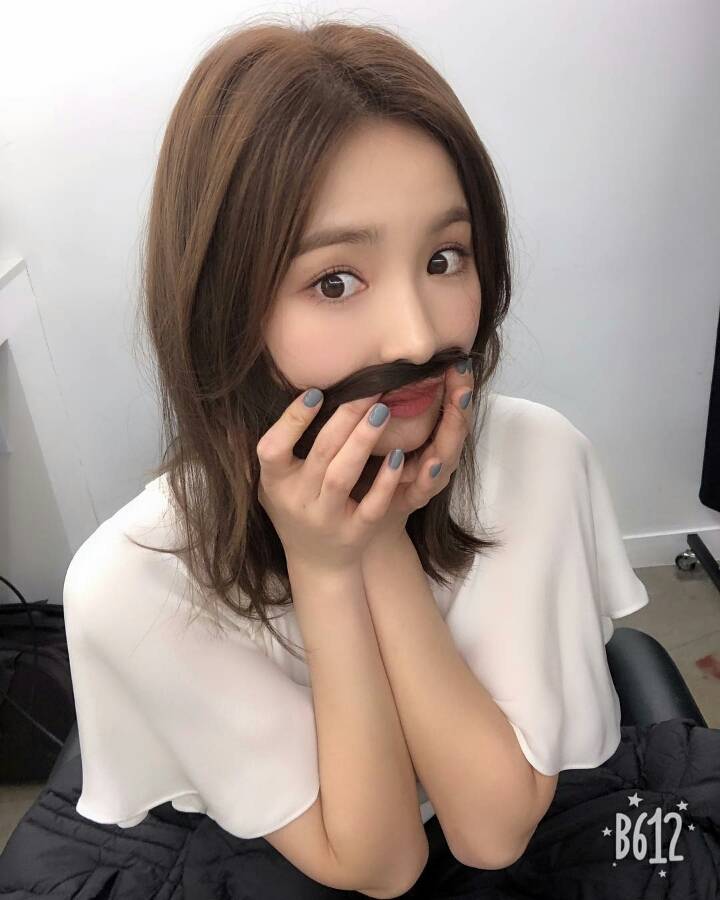 오늘자 신세경 인스타 업뎃 | 인스티즈