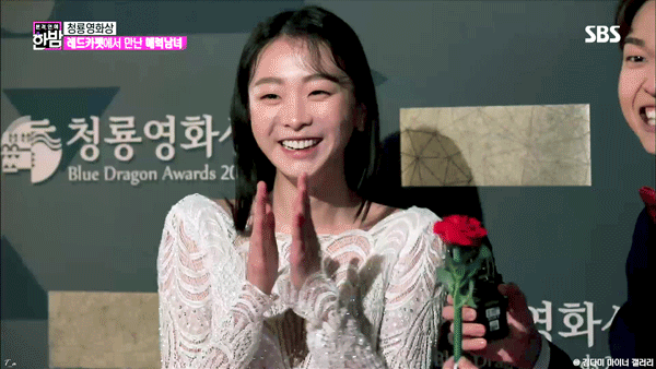 꽃 보고 좋아하는 배우 김다미.gif | 인스티즈