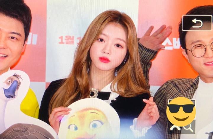 앞머리 까고다니는 오마이걸 유아 구스베이비 시사회.jpg | 인스티즈