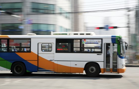 [속보] 50일만에 중단된 버스기사 "안녕하세요" 의무화.. 인권침해 등 논란 | 인스티즈